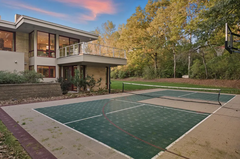 685 Hidden Creek Trail Mendota Heights, MN 55118