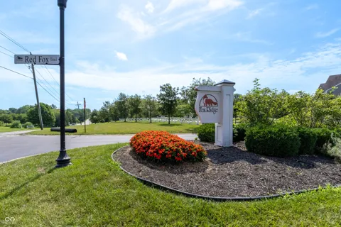 00 Red Fox Circle