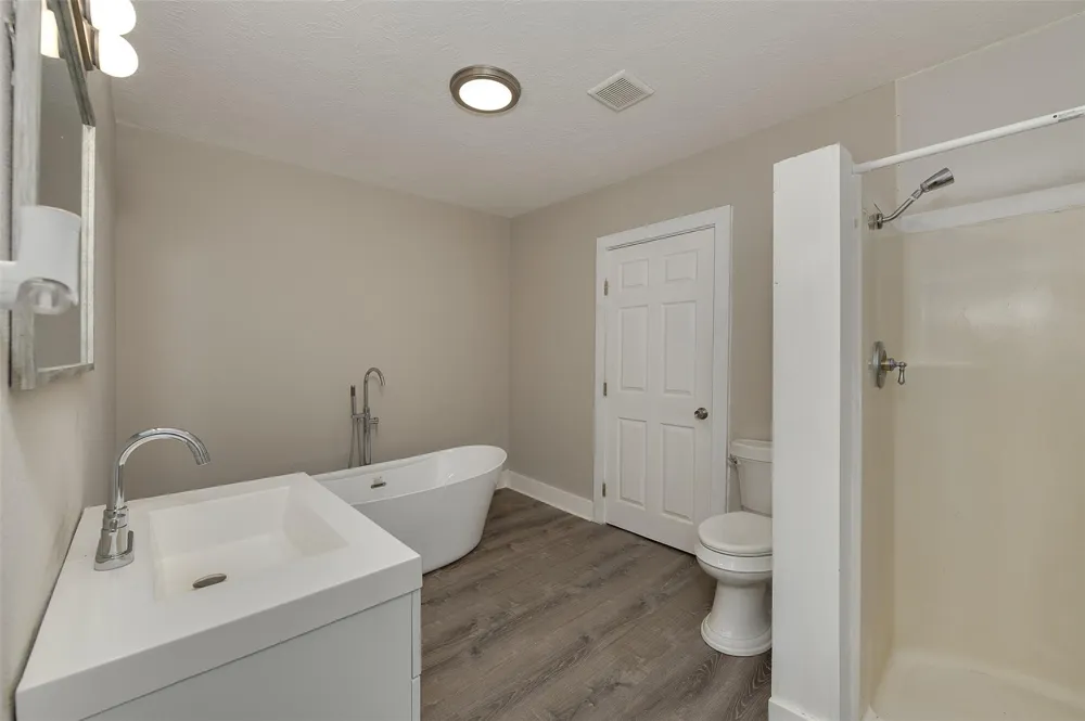 203 Texas Street Madisonville, TX 77864