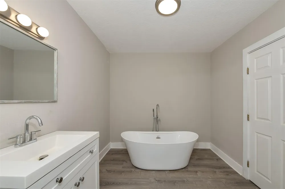 203 Texas Street Madisonville, TX 77864