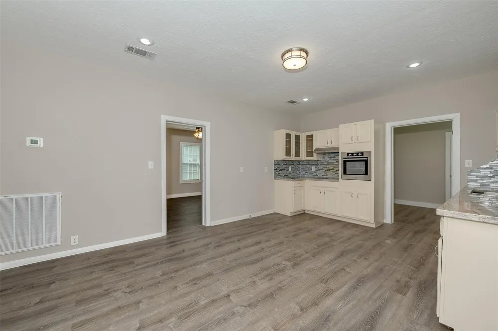 203 Texas Street Madisonville, TX 77864