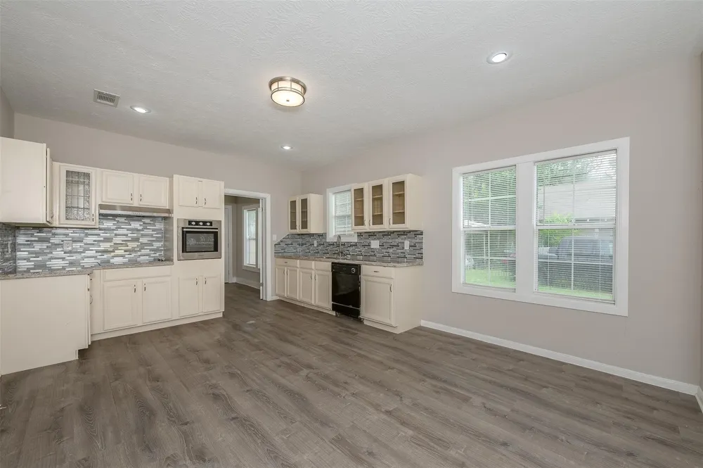 203 Texas Street Madisonville, TX 77864