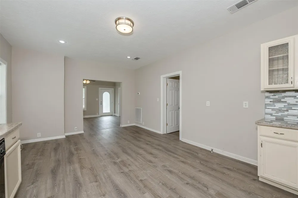 203 Texas Street Madisonville, TX 77864