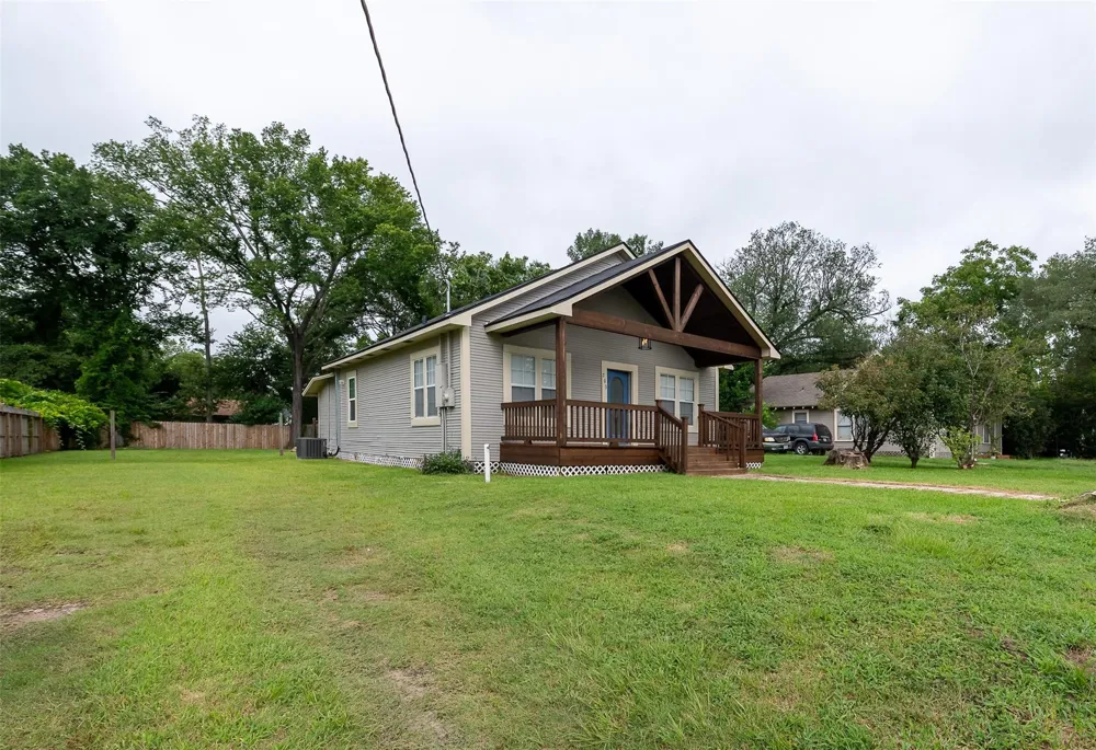 203 Texas Street Madisonville, TX 77864