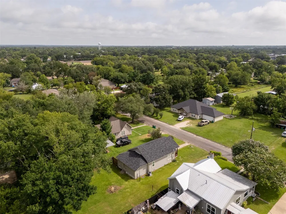 203 Texas Street Madisonville, TX 77864