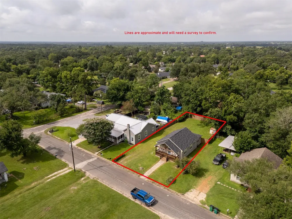 203 Texas Street Madisonville, TX 77864