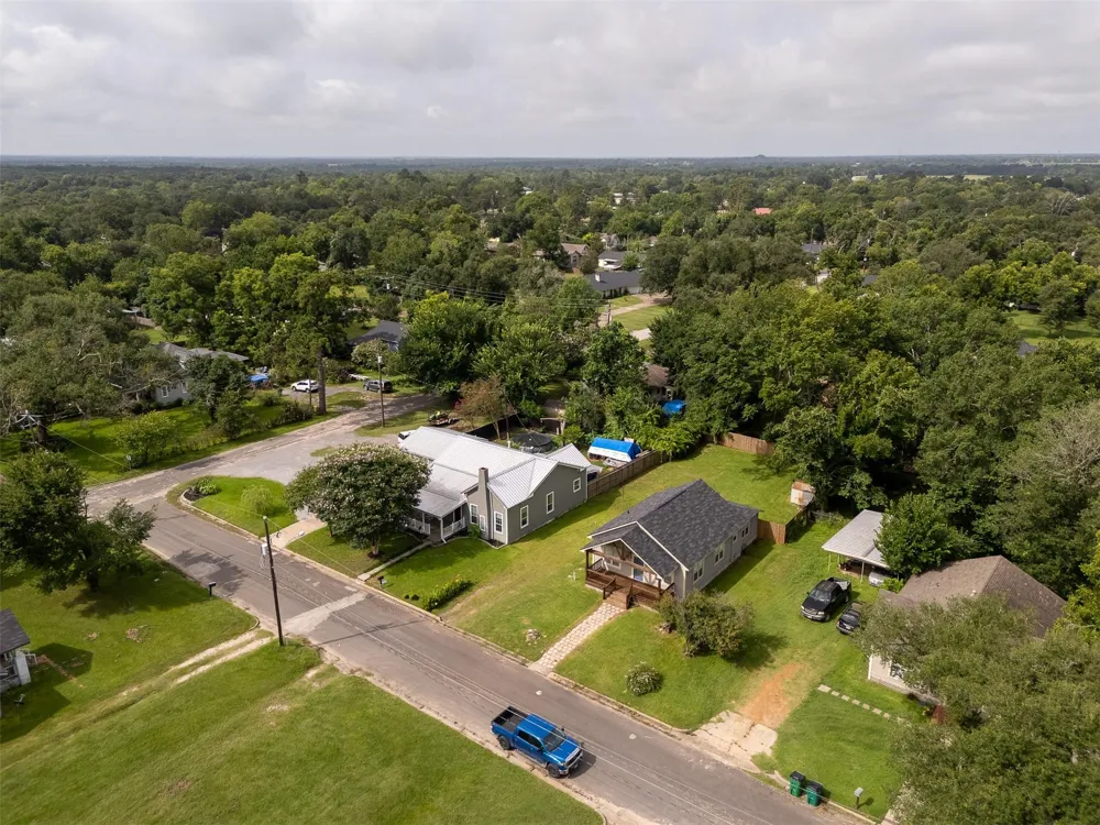 203 Texas Street Madisonville, TX 77864