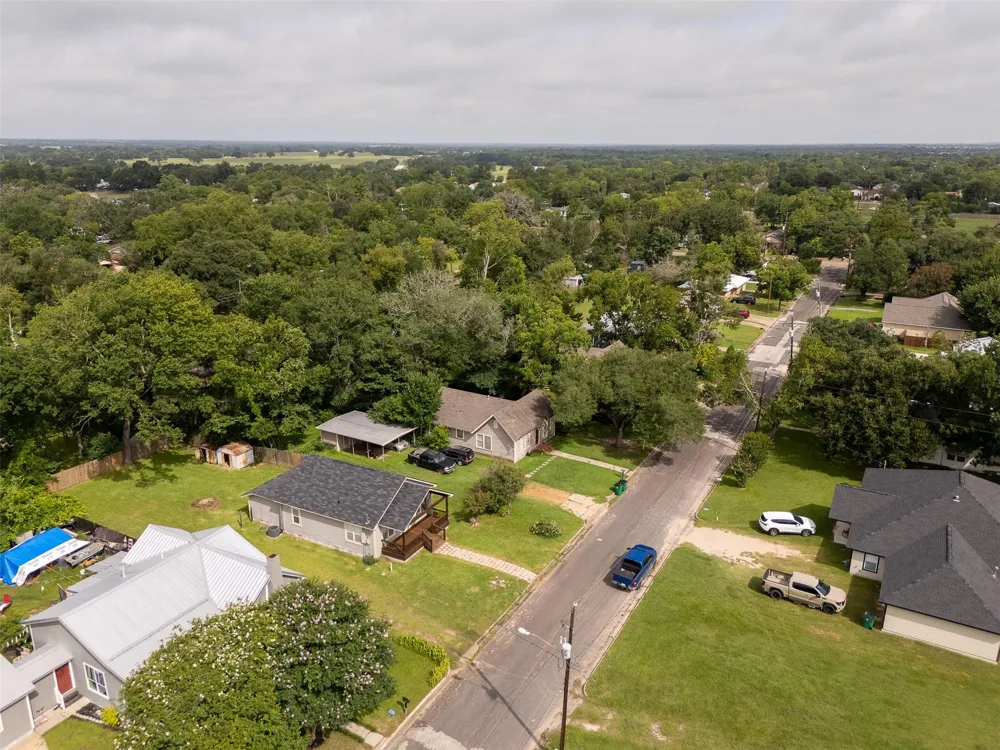 203 Texas Street Madisonville, TX 77864