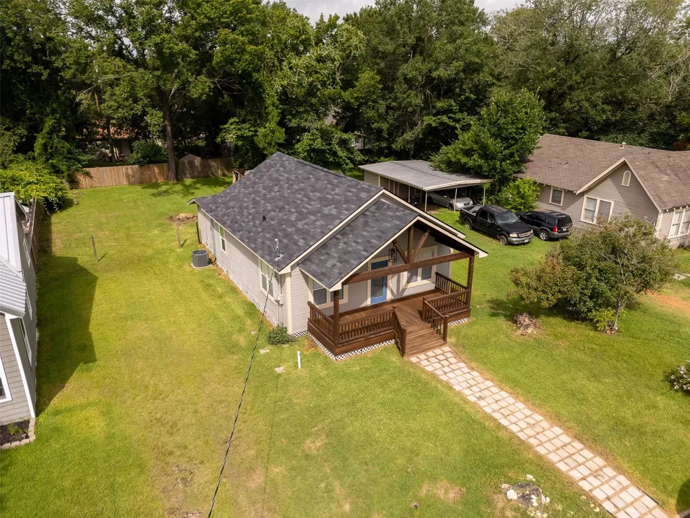 203 Texas Street Madisonville, TX 77864