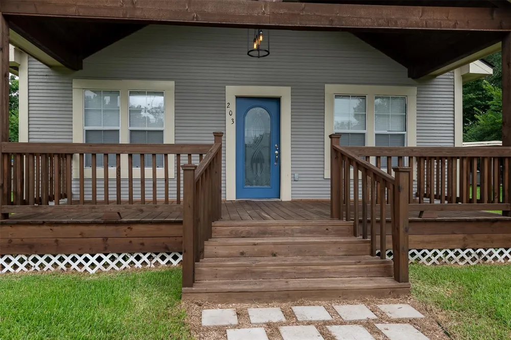 203 Texas Street Madisonville, TX 77864