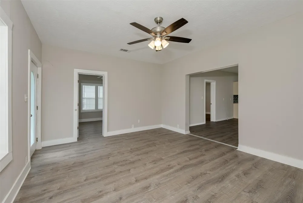 203 Texas Street Madisonville, TX 77864