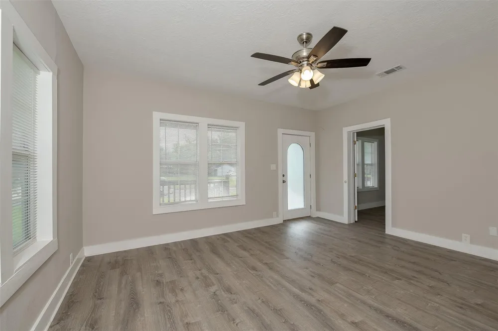 203 Texas Street Madisonville, TX 77864