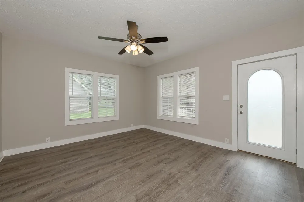 203 Texas Street Madisonville, TX 77864