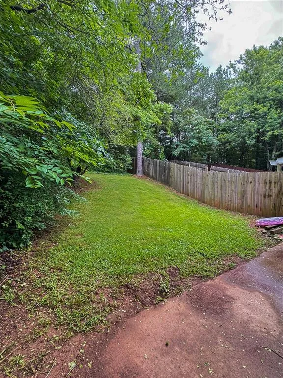 6847 S Lakewood Terrace Douglasville, GA 30135