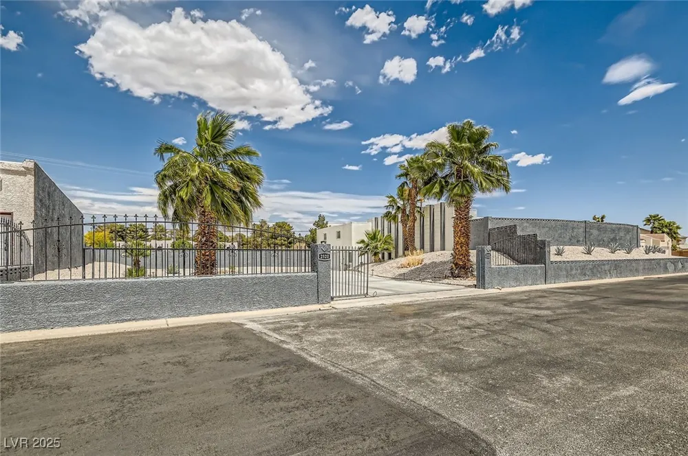 2520 Castlesands Way Las Vegas, NV 89121