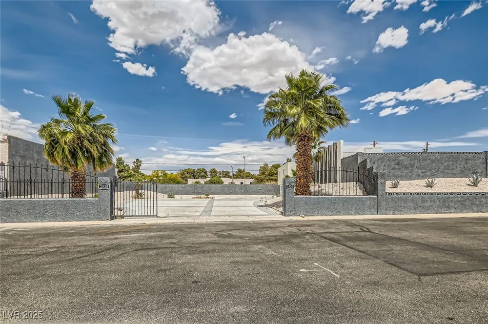 2520 Castlesands Way Las Vegas, NV 89121