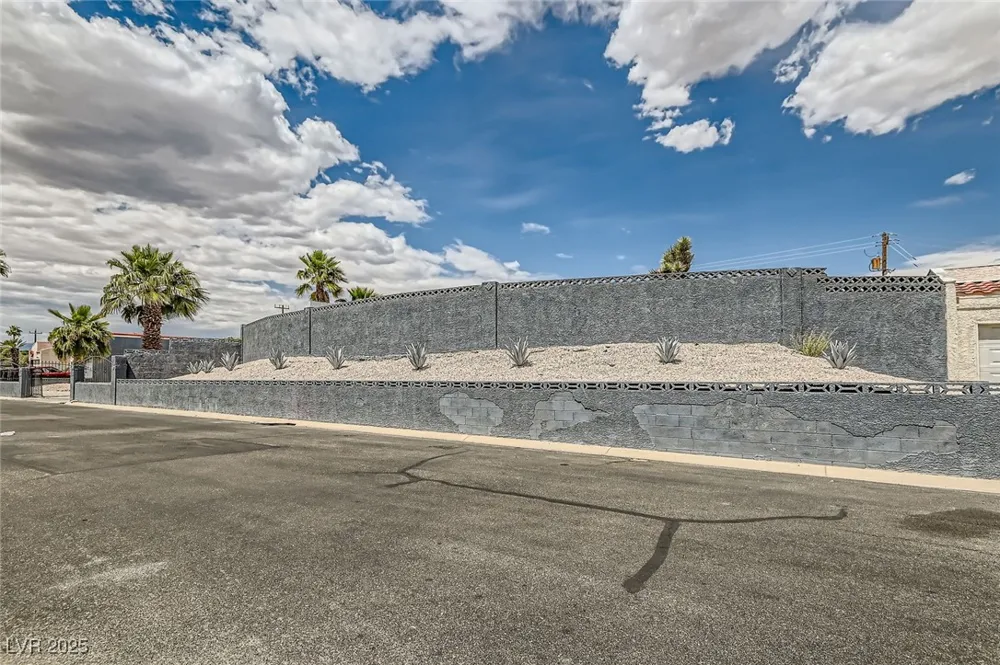 2520 Castlesands Way Las Vegas, NV 89121