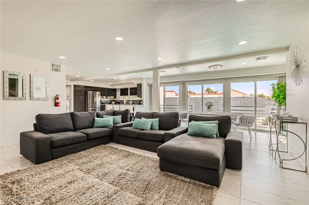 2520 Castlesands Way Las Vegas, NV 89121