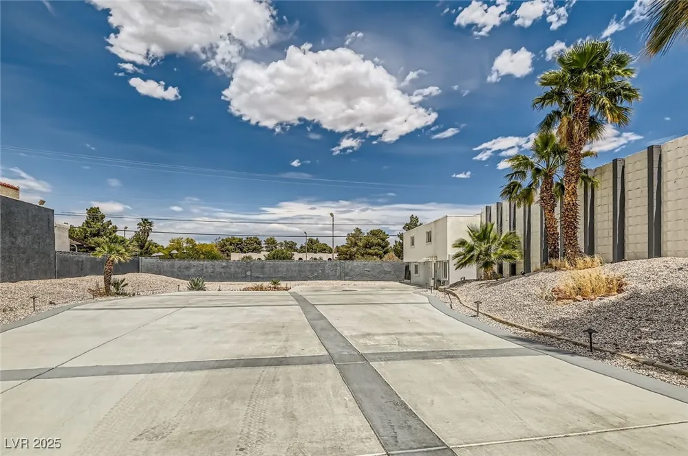 2520 Castlesands Way Las Vegas, NV 89121