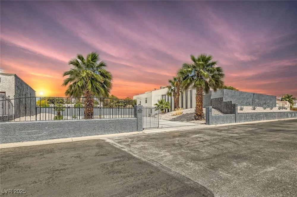 2520 Castlesands Way Las Vegas, NV 89121