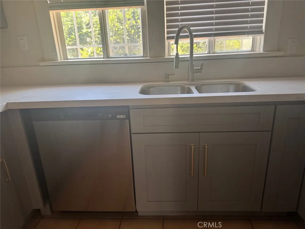 788 E 40th Place Los Angeles, CA 90011