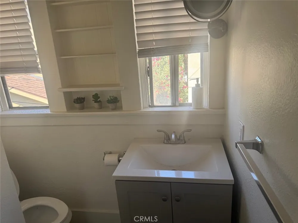 788 E 40th Place Los Angeles, CA 90011