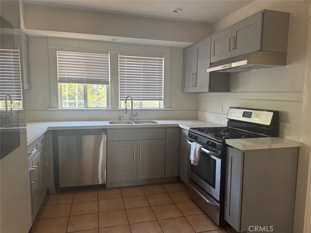 788 E 40th Place Los Angeles, CA 90011