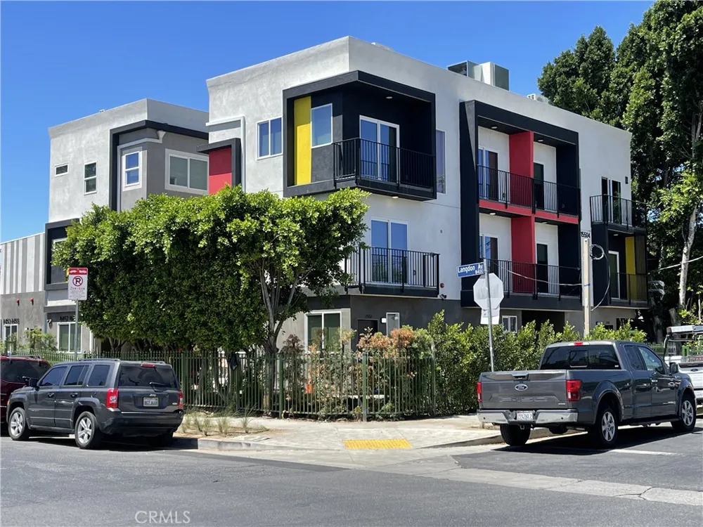 8457 Langdon North Hills, CA 91343