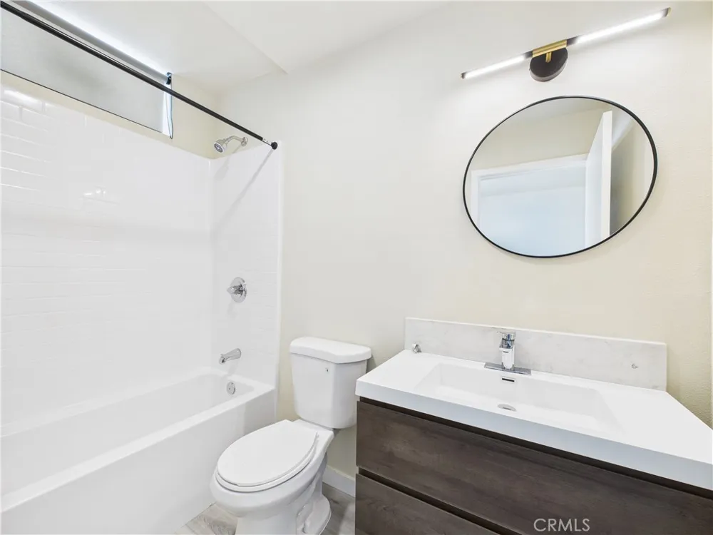 8457 Langdon North Hills, CA 91343