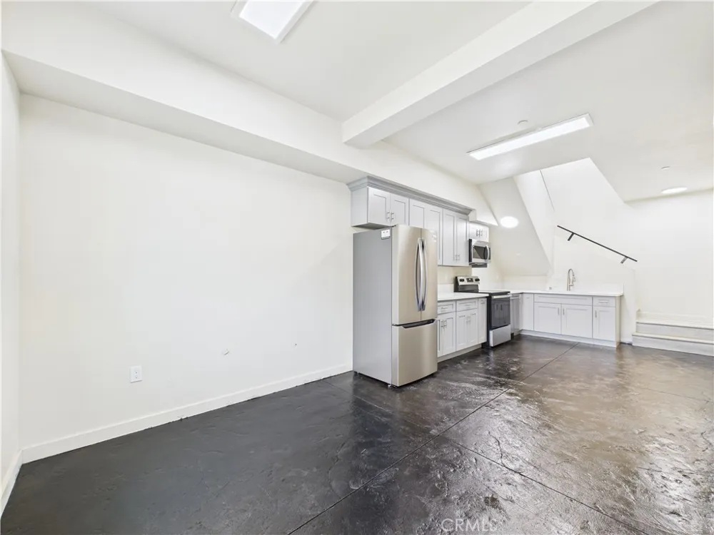 8457 Langdon North Hills, CA 91343
