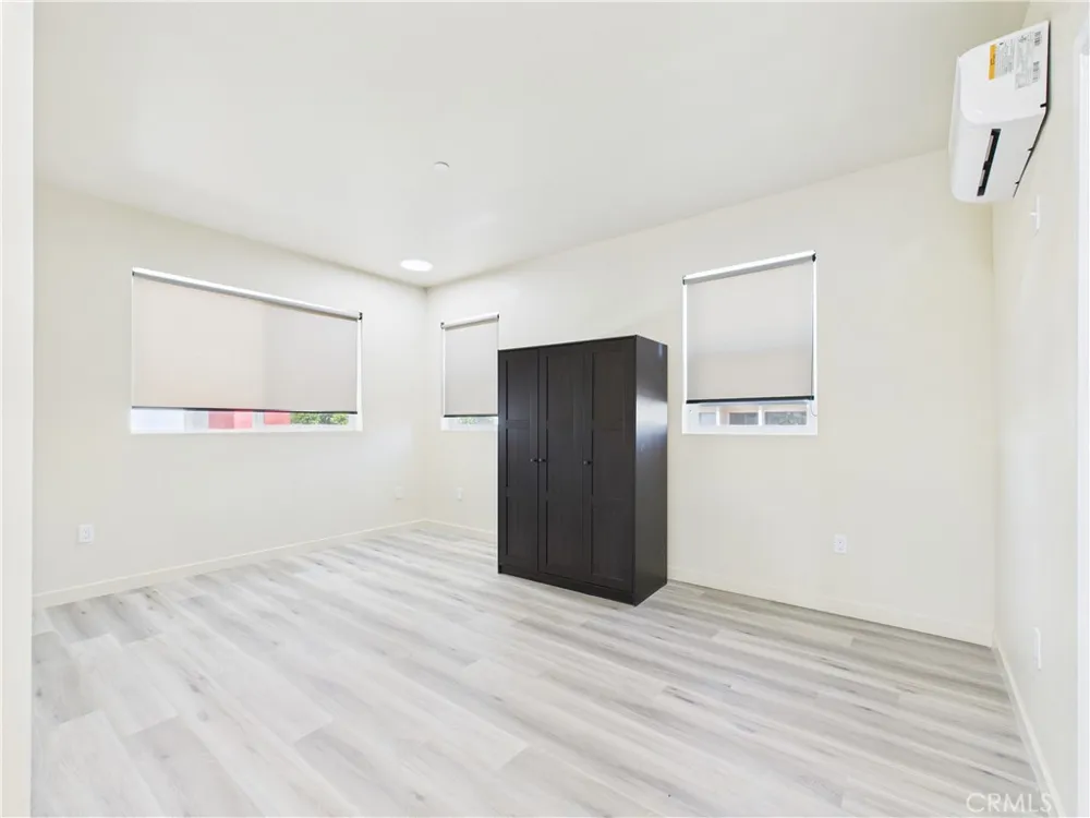 8457 Langdon North Hills, CA 91343