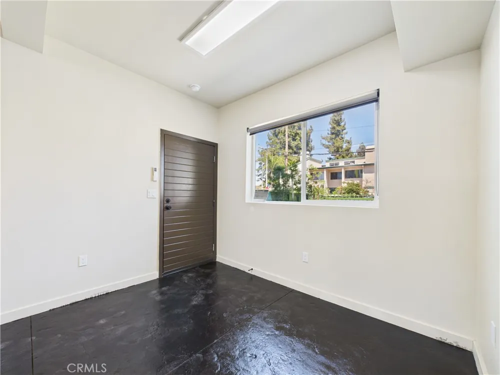8457 Langdon North Hills, CA 91343