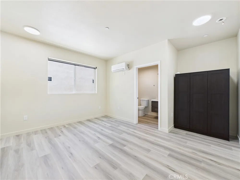 8457 Langdon North Hills, CA 91343