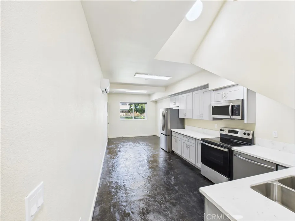 8457 Langdon North Hills, CA 91343