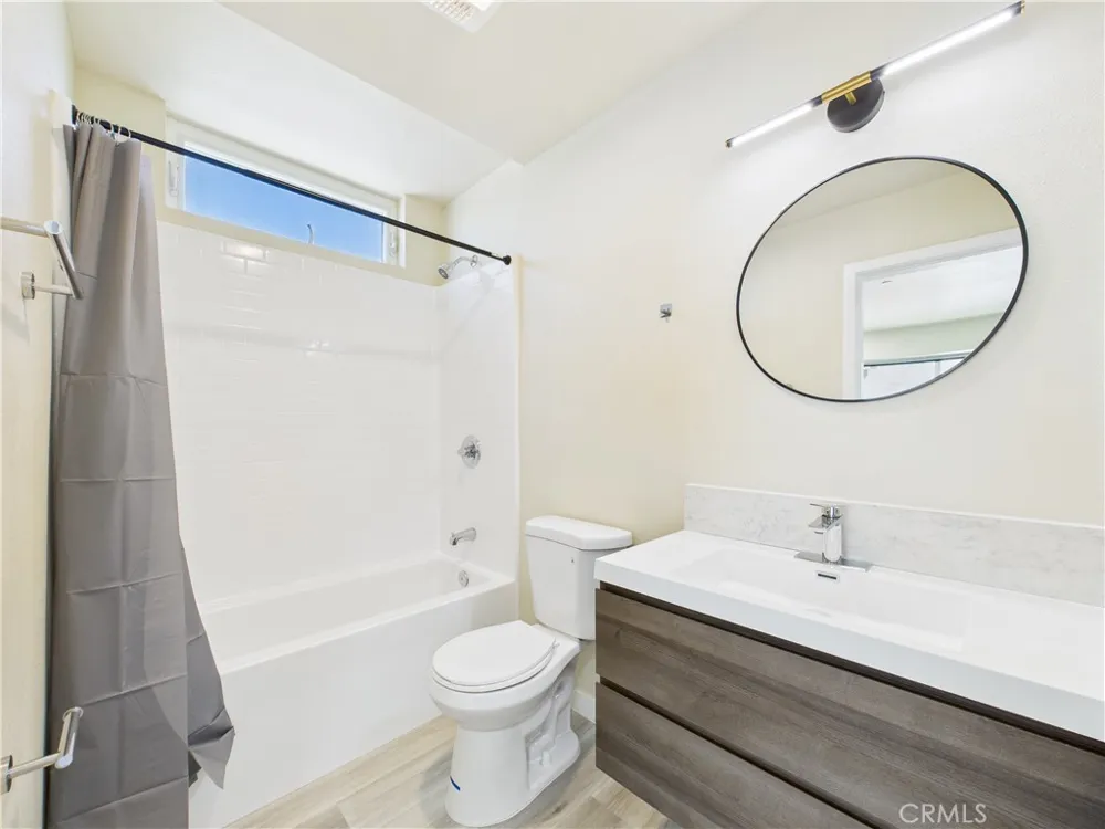 8457 Langdon North Hills, CA 91343