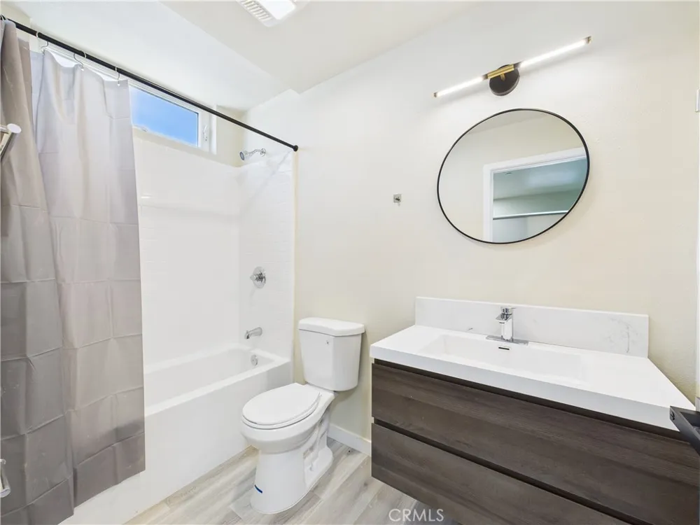 8457 Langdon North Hills, CA 91343