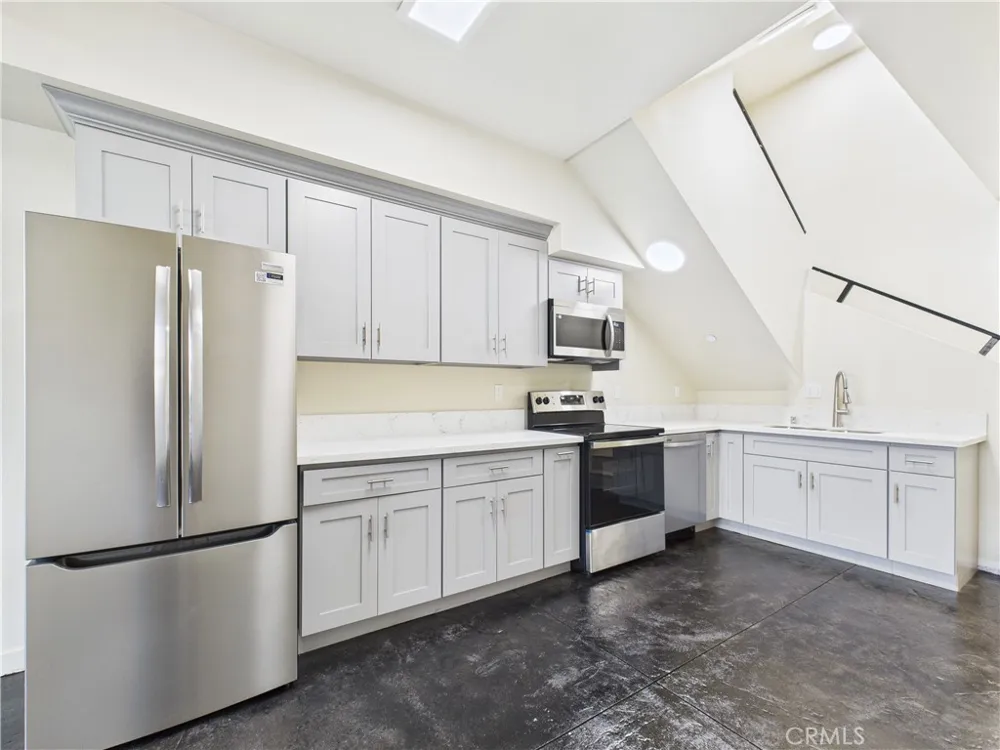 8457 Langdon North Hills, CA 91343