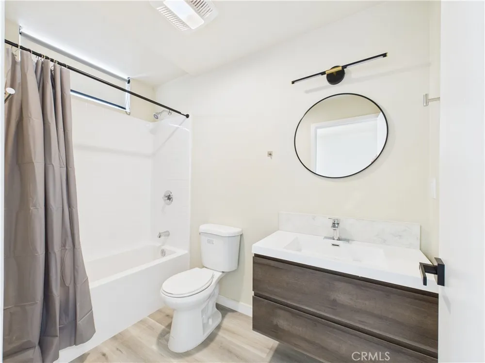 8457 Langdon North Hills, CA 91343