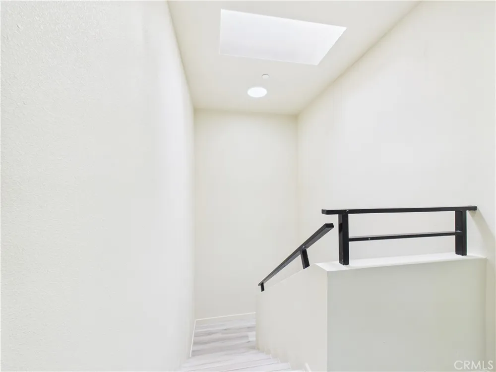 8457 Langdon North Hills, CA 91343