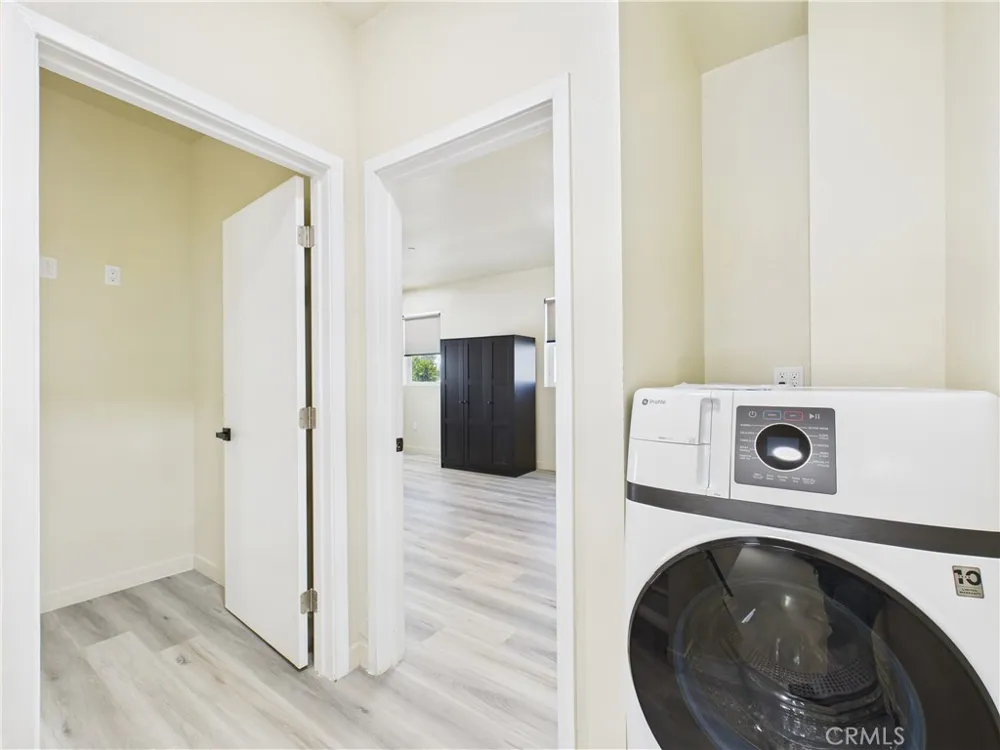 8457 Langdon North Hills, CA 91343