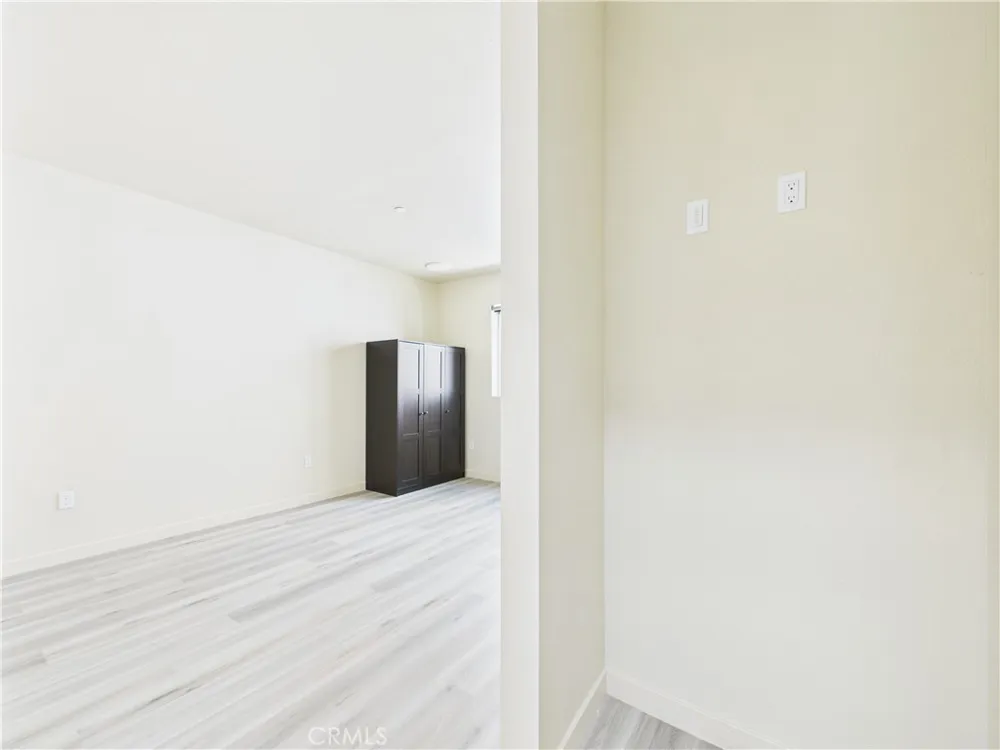 8457 Langdon North Hills, CA 91343