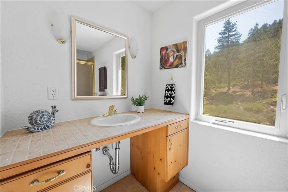 38512 North Shore Drive Fawnskin, CA 92333
