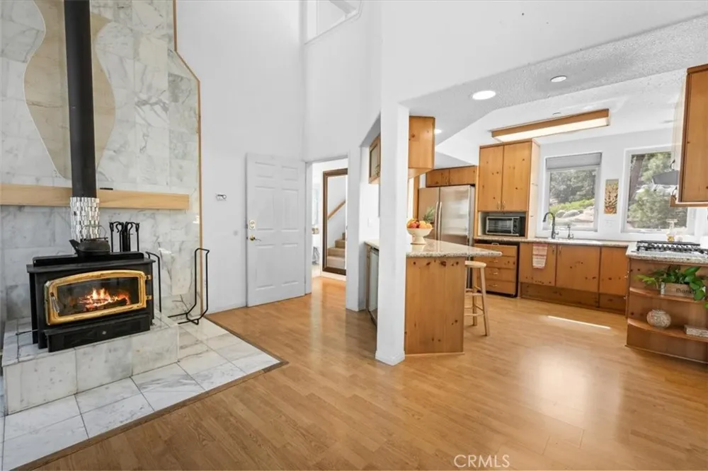 38512 North Shore Drive Fawnskin, CA 92333