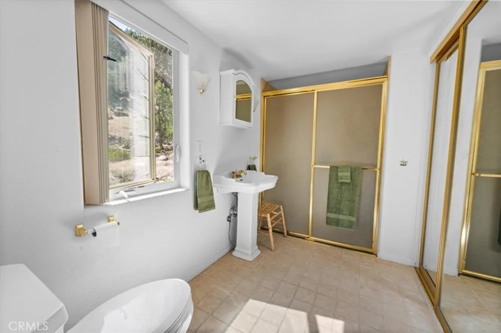 38512 North Shore Drive Fawnskin, CA 92333