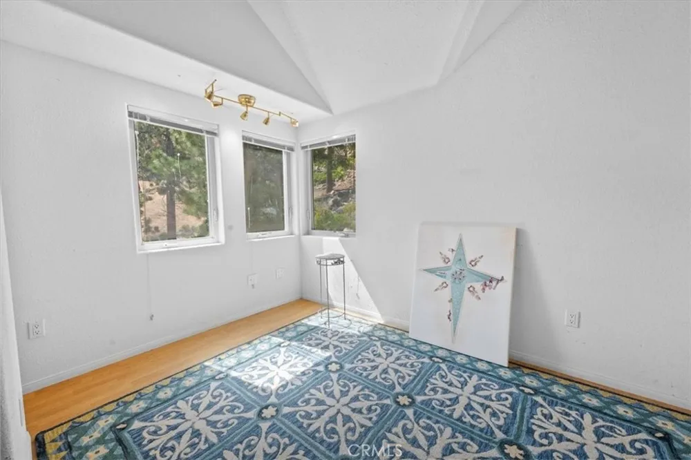 38512 North Shore Drive Fawnskin, CA 92333