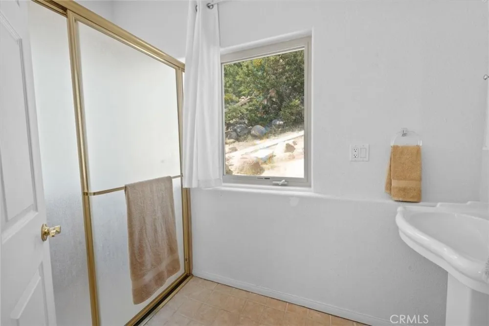 38512 North Shore Drive Fawnskin, CA 92333