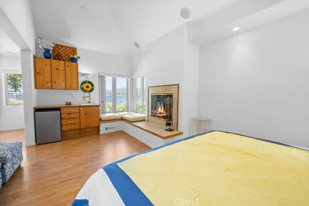 38512 North Shore Drive Fawnskin, CA 92333