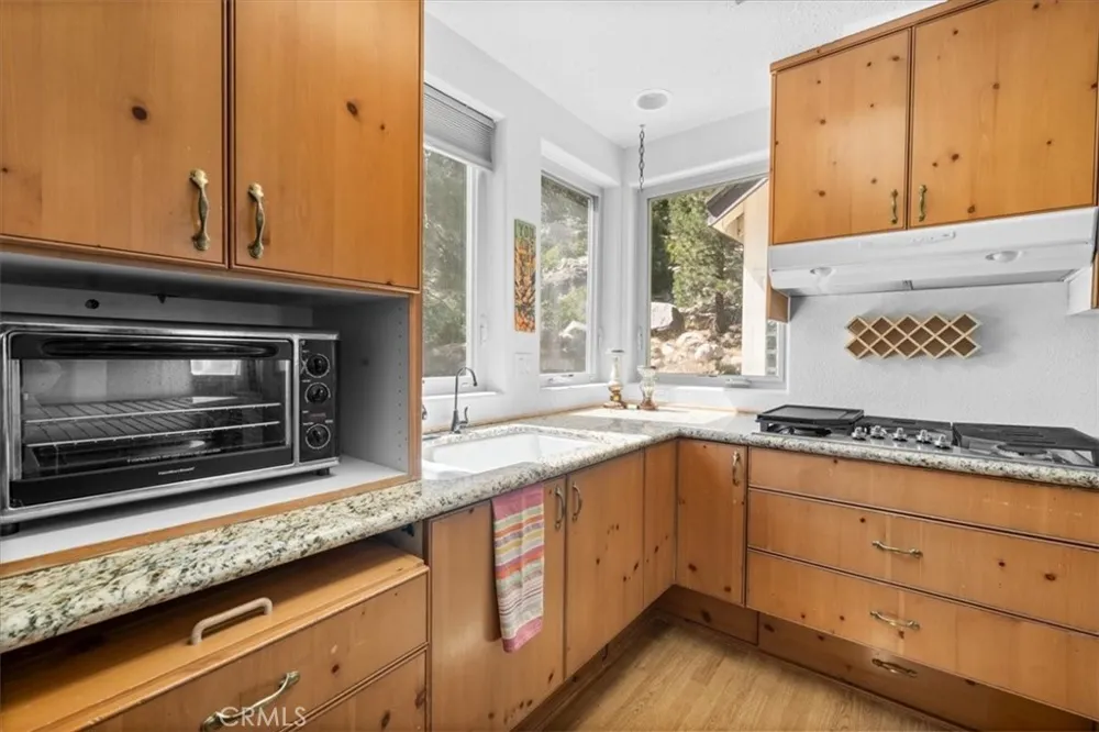 38512 North Shore Drive Fawnskin, CA 92333