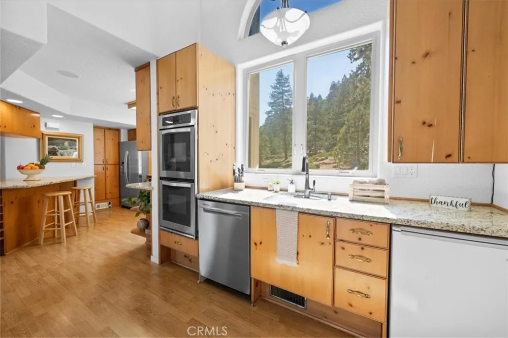 38512 North Shore Drive Fawnskin, CA 92333