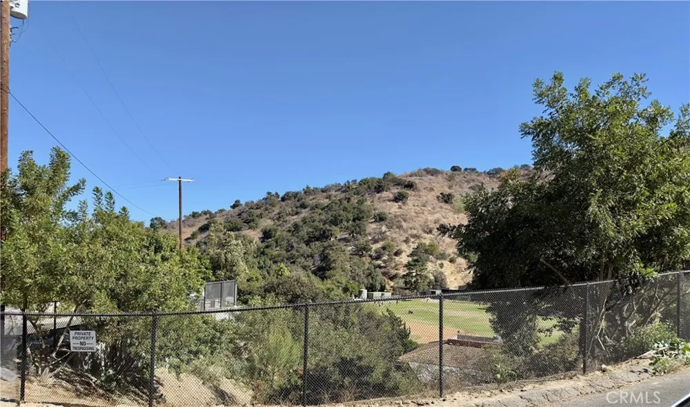 3747 Camino De La Cumbre Sherman Oaks, CA 91423